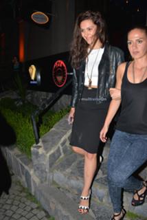 Bergüzar Korel feet photo thumbnail