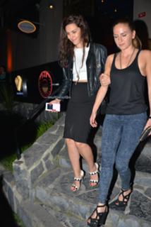 Bergüzar Korel feet photo thumbnail