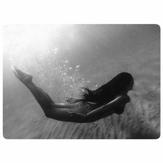 Bergüzar Korel feet photo thumbnail