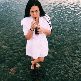 Bergüzar Korel feet photo thumbnail