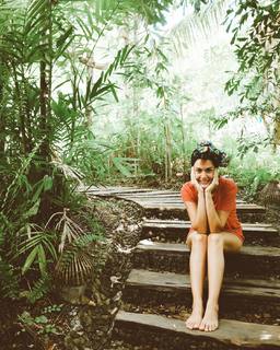 Bergüzar Korel feet photo thumbnail