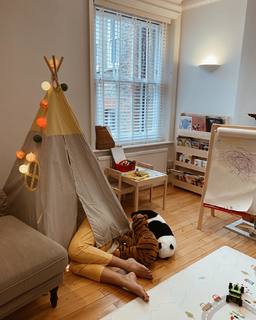 Bergüzar Korel feet photo thumbnail