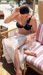 Bergüzar Korel feet photo thumbnail