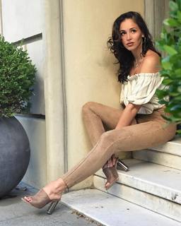 Berna Keklikler feet photo 1