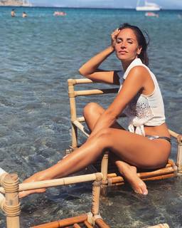Berna Keklikler feet photo 1