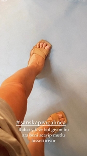 Berna Keklikler feet photo 10
