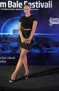 Berna Keklikler feet photo 4