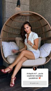 Berna Keklikler feet photo 17