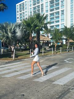 Berna Keklikler feet photo 9