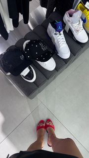 Berna Keklikler feet photo 1