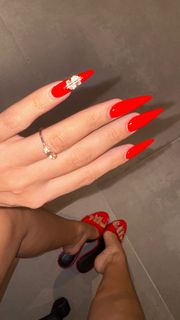 Berna Keklikler feet photo 14