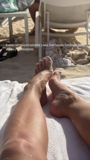 Berna Keklikler feet photo 12
