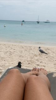 Berna Keklikler feet photo 9