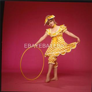 Bernadette Peters feet photo thumbnail