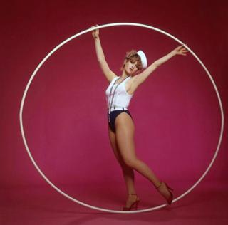 Bernadette Peters feet photo thumbnail