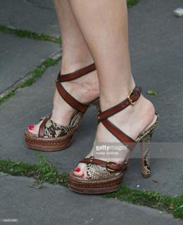 Bernadette Peters feet photo thumbnail