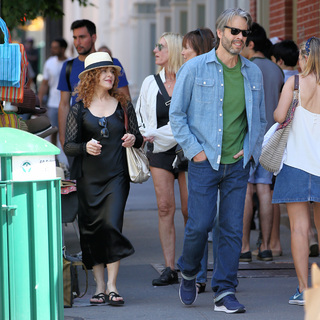 Bernadette Peters feet photo thumbnail