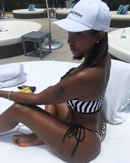 Bernice Burgos feet photo thumbnail
