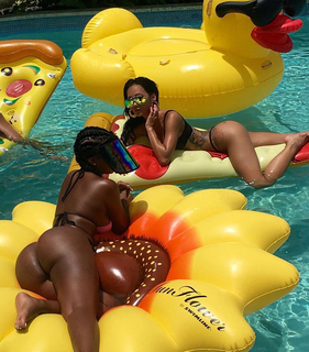 Bernice Burgos feet photo thumbnail