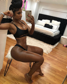 Bernice Burgos feet photo thumbnail