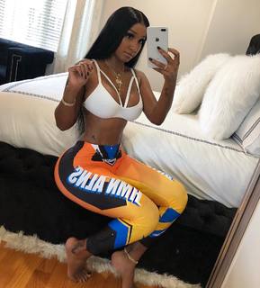 Bernice Burgos feet photo thumbnail