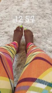 Bernice Burgos feet photo thumbnail
