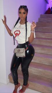 Bernice Burgos feet photo thumbnail