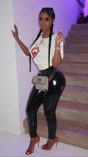 Bernice Burgos feet photo thumbnail