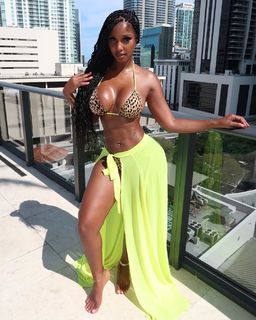 Bernice Burgos feet photo thumbnail