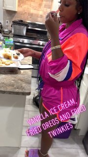 Bernice Burgos feet photo thumbnail