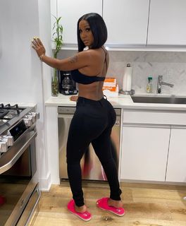 Bernice Burgos feet photo thumbnail