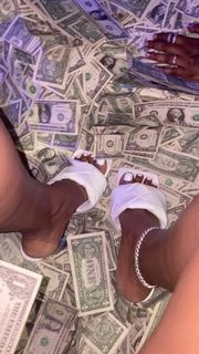 Bernice Burgos feet photo thumbnail