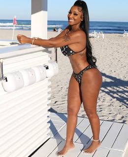 Bernice Burgos feet photo thumbnail