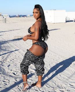 Bernice Burgos feet photo thumbnail
