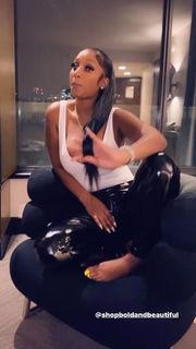 Bernice Burgos feet photo thumbnail