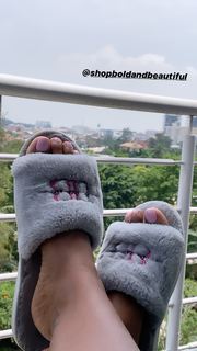 Bernice Burgos feet photo thumbnail
