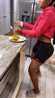 Bernice Burgos feet photo thumbnail