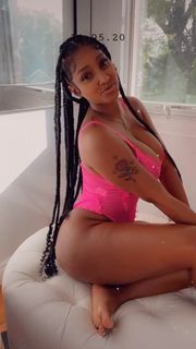 Bernice Burgos feet photo thumbnail