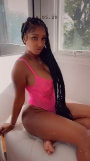 Bernice Burgos feet photo thumbnail