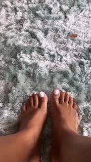 Bernice Burgos feet photo thumbnail