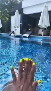 Bernice Burgos feet photo thumbnail