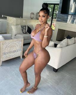 Bernice Burgos feet photo thumbnail