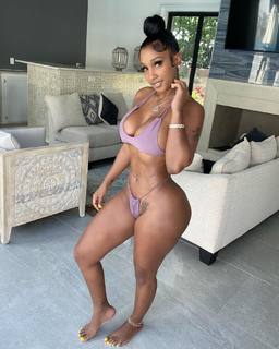 Bernice Burgos feet photo thumbnail