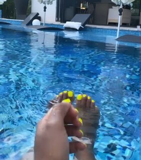 Bernice Burgos feet photo thumbnail