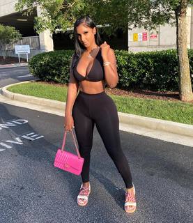 Bernice Burgos feet photo thumbnail
