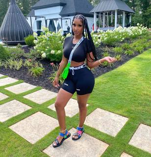 Bernice Burgos feet photo thumbnail