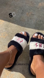 Bernice Burgos feet photo thumbnail