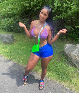 Bernice Burgos feet photo thumbnail