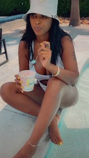 Bernice Burgos feet photo thumbnail