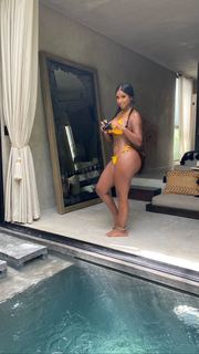 Bernice Burgos feet photo thumbnail